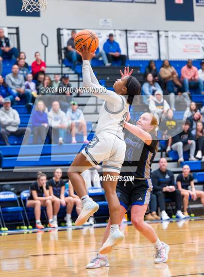 Thumbnail 1 in North Lincoln vs. Hickory Ridge (Phenom Lakesgiving) photogallery.