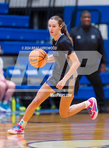 Thumbnail 2 in North Lincoln vs. Hickory Ridge (Phenom Lakesgiving) photogallery.