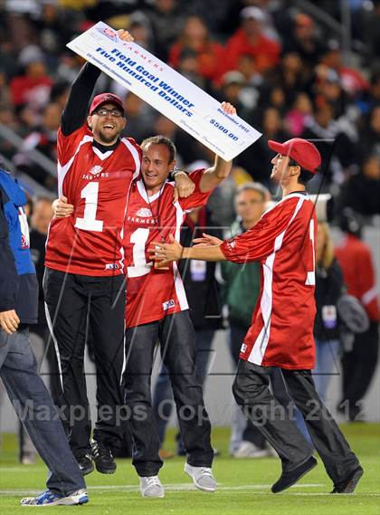 Thumbnail 2 in De La Salle vs. Centennial (CIF State Open Division Final) photogallery.