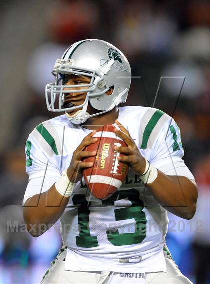 Thumbnail 1 in De La Salle vs. Centennial (CIF State Open Division Final) photogallery.