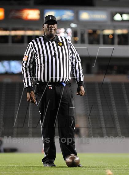 Thumbnail 1 in De La Salle vs. Centennial (CIF State Open Division Final) photogallery.