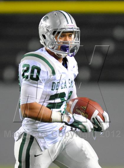Thumbnail 3 in De La Salle vs. Centennial (CIF State Open Division Final) photogallery.