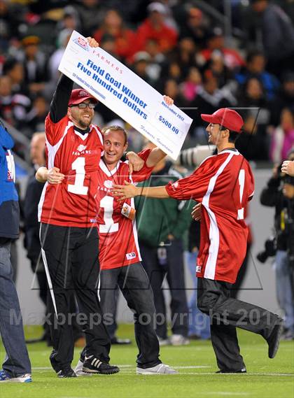 Thumbnail 1 in De La Salle vs. Centennial (CIF State Open Division Final) photogallery.