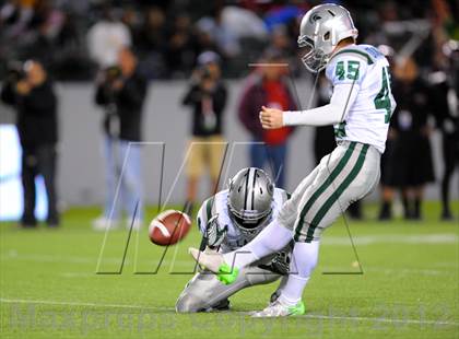 Thumbnail 3 in De La Salle vs. Centennial (CIF State Open Division Final) photogallery.