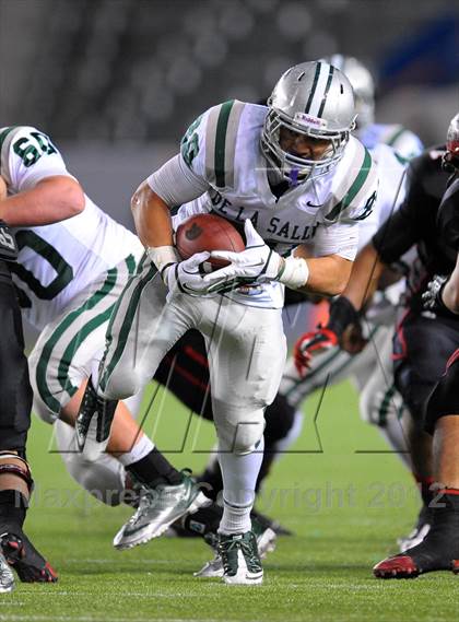 Thumbnail 2 in De La Salle vs. Centennial (CIF State Open Division Final) photogallery.