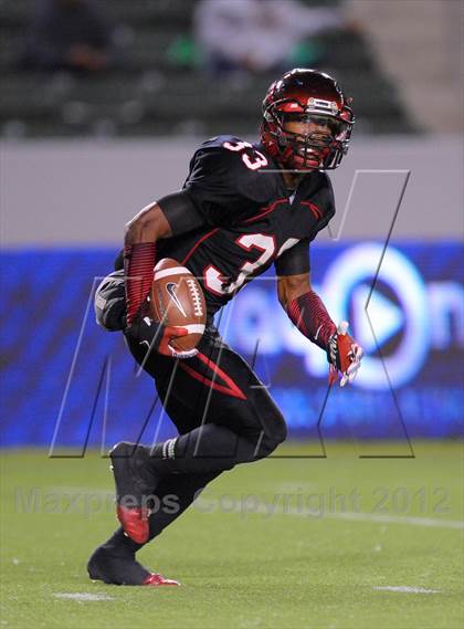 Thumbnail 2 in De La Salle vs. Centennial (CIF State Open Division Final) photogallery.