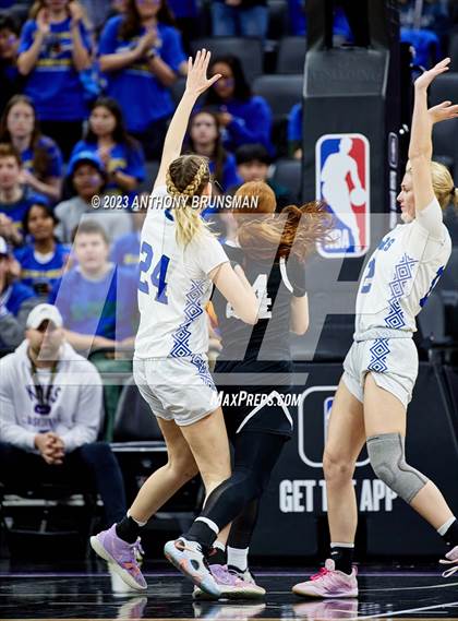 Thumbnail 3 in Shalhevet vs. San Domenico (CIF State D4 Final) photogallery.