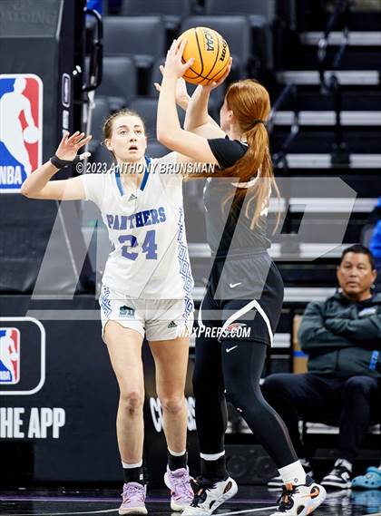 Thumbnail 1 in Shalhevet vs. San Domenico (CIF State D4 Final) photogallery.