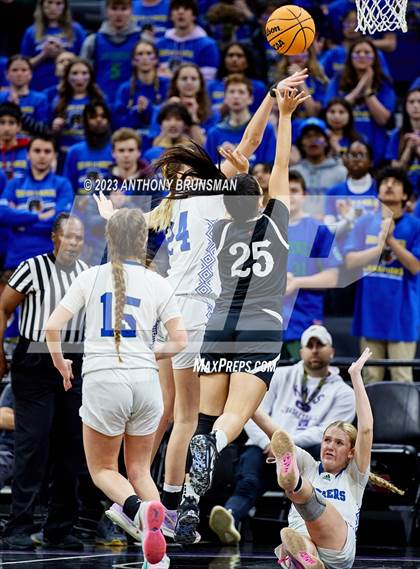 Thumbnail 1 in Shalhevet vs. San Domenico (CIF State D4 Final) photogallery.