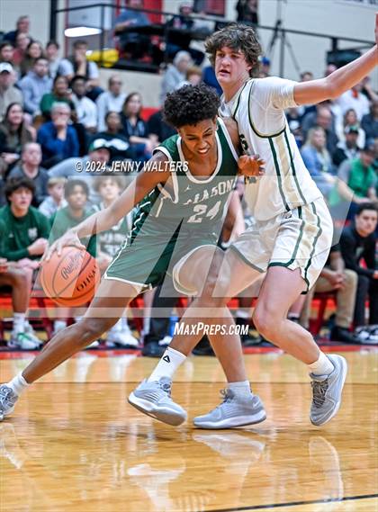 Thumbnail 1 in Sycamore vs. Mason (OHSAA Southwest District Division 1 Sectionals Round 1) photogallery.