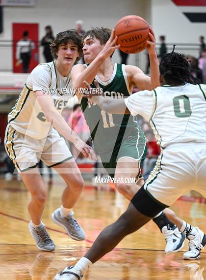 Thumbnail 3 in Sycamore vs. Mason (OHSAA Southwest District Division 1 Sectionals Round 1) photogallery.