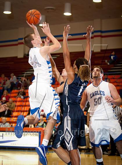 Thumbnail 3 in Graves County vs Warren Central (Marshall County Hoopfest) photogallery.