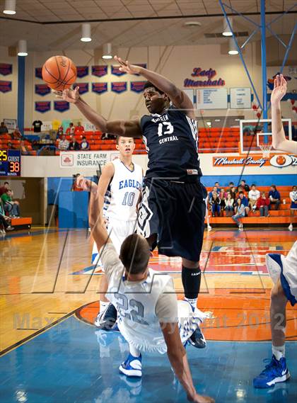 Thumbnail 2 in Graves County vs Warren Central (Marshall County Hoopfest) photogallery.