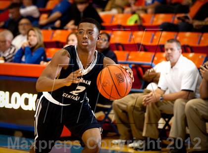 Thumbnail 2 in Graves County vs Warren Central (Marshall County Hoopfest) photogallery.