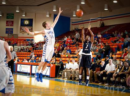 Thumbnail 2 in Graves County vs Warren Central (Marshall County Hoopfest) photogallery.