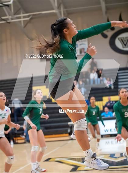 Thumbnail 3 in Holtville vs. Helix (CIF SDS D3 finals) photogallery.