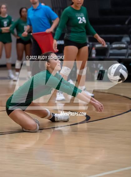 Thumbnail 2 in Holtville vs. Helix (CIF SDS D3 finals) photogallery.