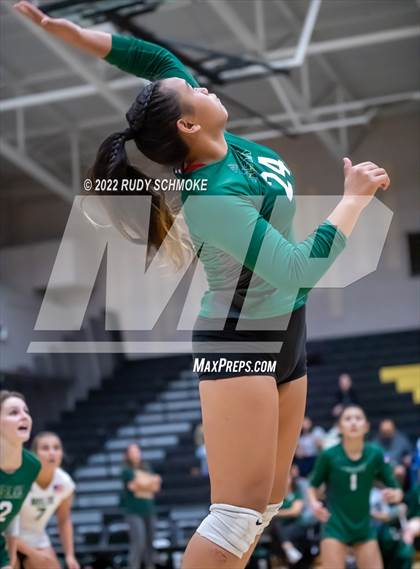Thumbnail 3 in Holtville vs. Helix (CIF SDS D3 finals) photogallery.