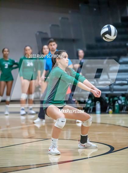 Thumbnail 2 in Holtville vs. Helix (CIF SDS D3 finals) photogallery.