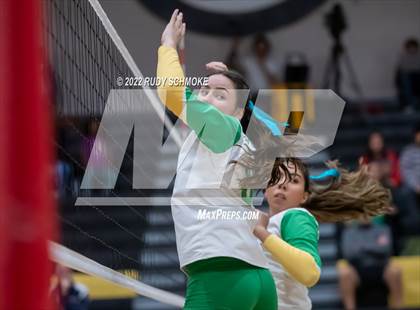 Thumbnail 1 in Holtville vs. Helix (CIF SDS D3 finals) photogallery.