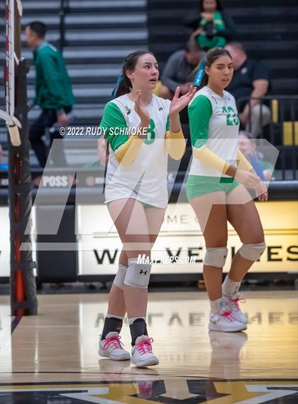 Thumbnail 1 in Holtville vs. Helix (CIF SDS D3 finals) photogallery.