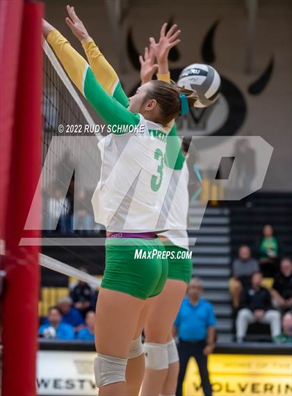 Thumbnail 2 in Holtville vs. Helix (CIF SDS D3 finals) photogallery.