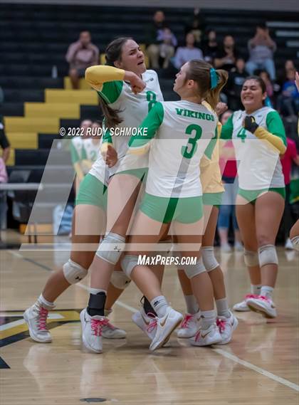 Thumbnail 2 in Holtville vs. Helix (CIF SDS D3 finals) photogallery.