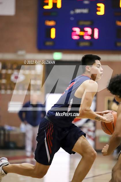 Thumbnail 1 in Tulare Western vs. Clovis East photogallery.