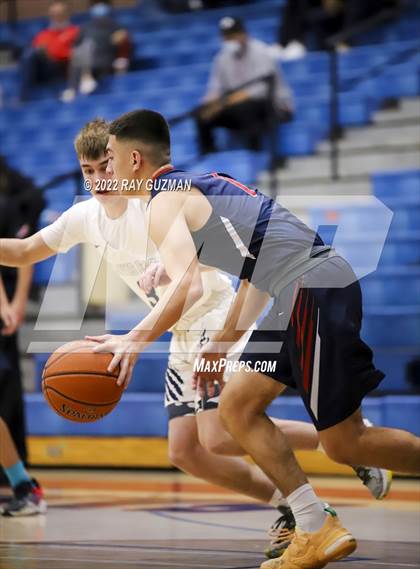 Thumbnail 1 in Tulare Western vs. Clovis East photogallery.