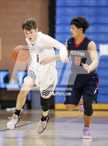 Thumbnail 2 in Tulare Western vs. Clovis East photogallery.