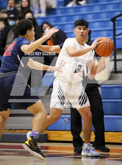 Thumbnail 1 in Tulare Western vs. Clovis East photogallery.