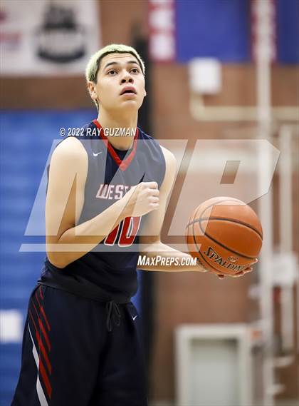 Thumbnail 1 in Tulare Western vs. Clovis East photogallery.