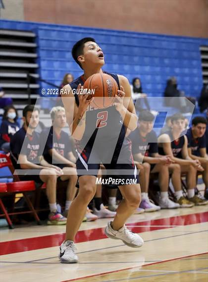 Thumbnail 1 in Tulare Western vs. Clovis East photogallery.