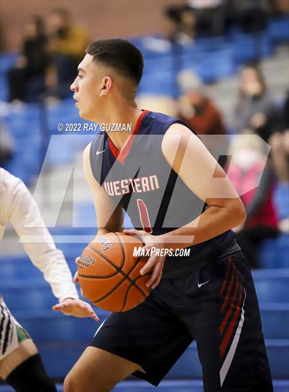 Thumbnail 2 in Tulare Western vs. Clovis East photogallery.