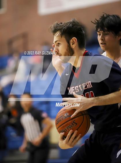 Thumbnail 3 in Tulare Western vs. Clovis East photogallery.