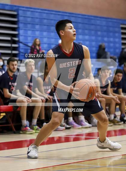 Thumbnail 2 in Tulare Western vs. Clovis East photogallery.