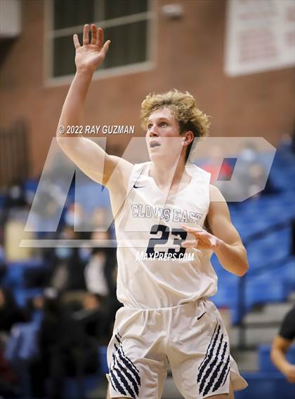Thumbnail 2 in Tulare Western vs. Clovis East photogallery.