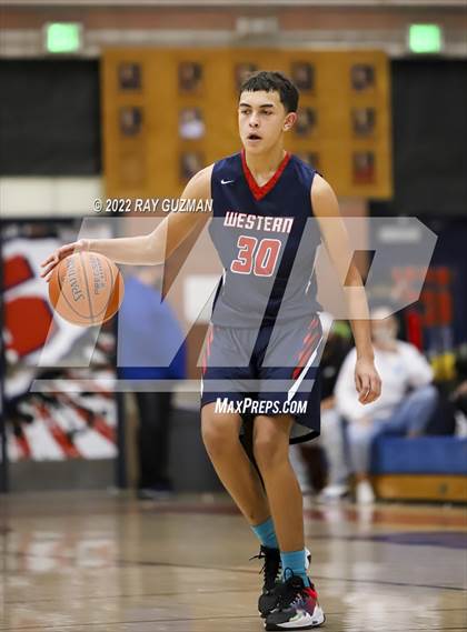 Thumbnail 3 in Tulare Western vs. Clovis East photogallery.