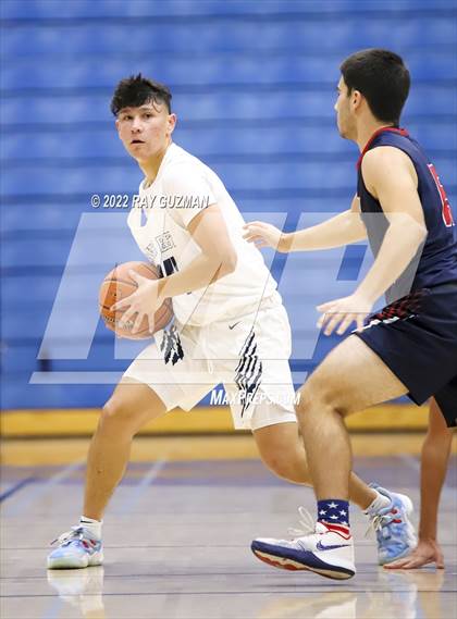 Thumbnail 1 in Tulare Western vs. Clovis East photogallery.