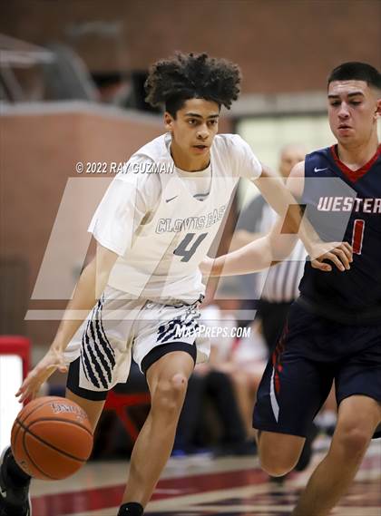 Thumbnail 2 in Tulare Western vs. Clovis East photogallery.