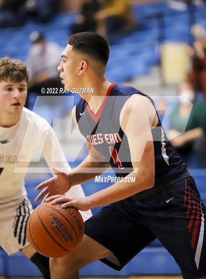 Thumbnail 3 in Tulare Western vs. Clovis East photogallery.