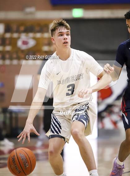 Thumbnail 3 in Tulare Western vs. Clovis East photogallery.