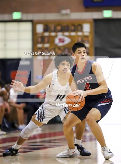 Thumbnail 3 in Tulare Western vs. Clovis East photogallery.