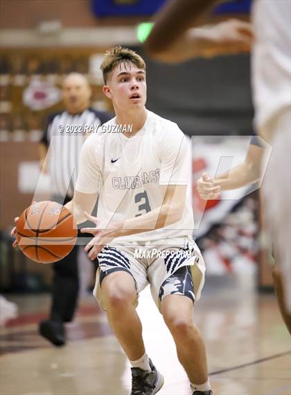 Thumbnail 1 in Tulare Western vs. Clovis East photogallery.