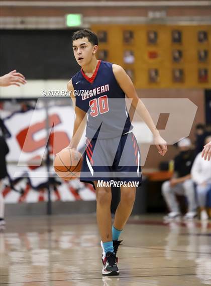 Thumbnail 1 in Tulare Western vs. Clovis East photogallery.