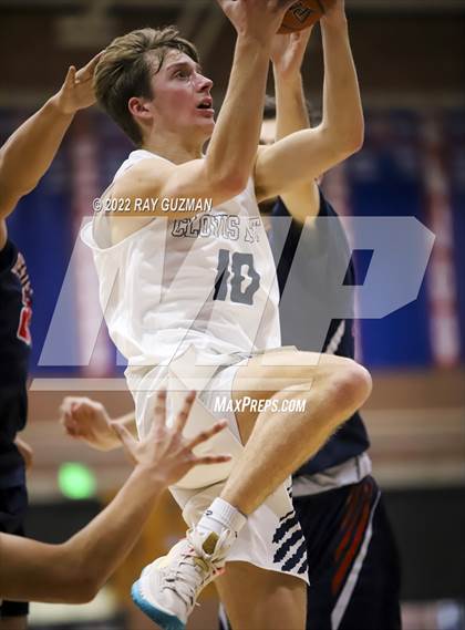Thumbnail 2 in Tulare Western vs. Clovis East photogallery.