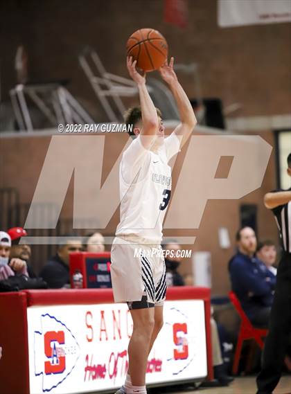 Thumbnail 3 in Tulare Western vs. Clovis East photogallery.