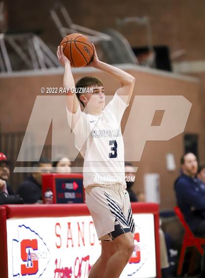 Thumbnail 2 in Tulare Western vs. Clovis East photogallery.