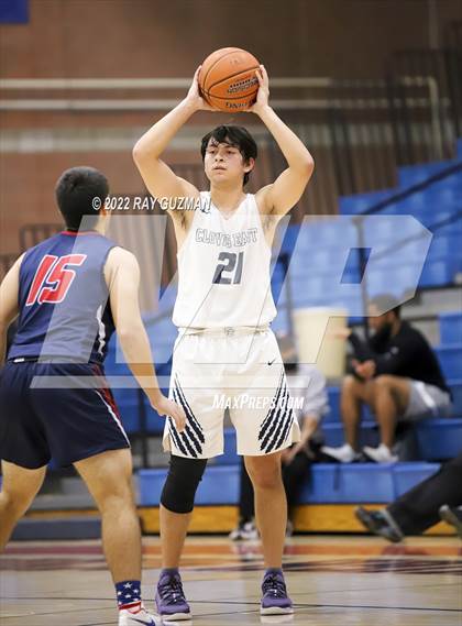 Thumbnail 2 in Tulare Western vs. Clovis East photogallery.