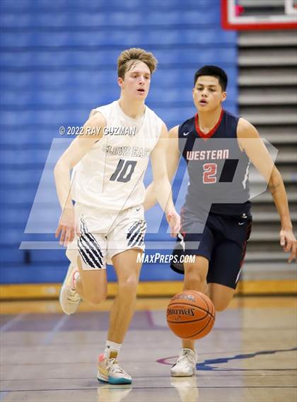 Thumbnail 2 in Tulare Western vs. Clovis East photogallery.